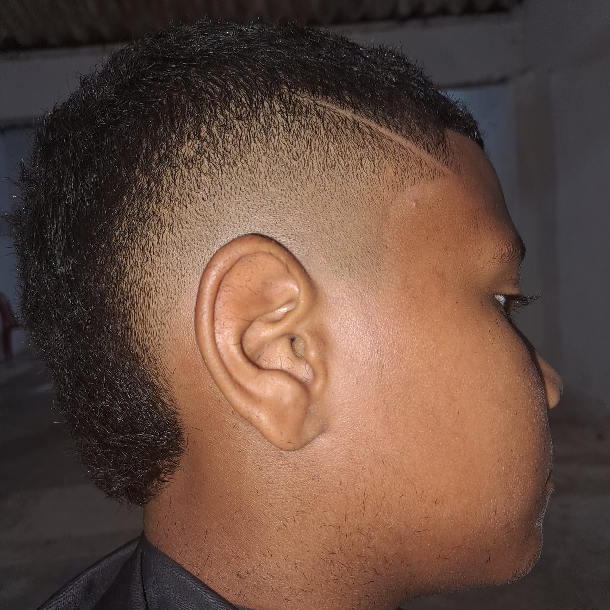 corte realizado por YOB4 BARBER