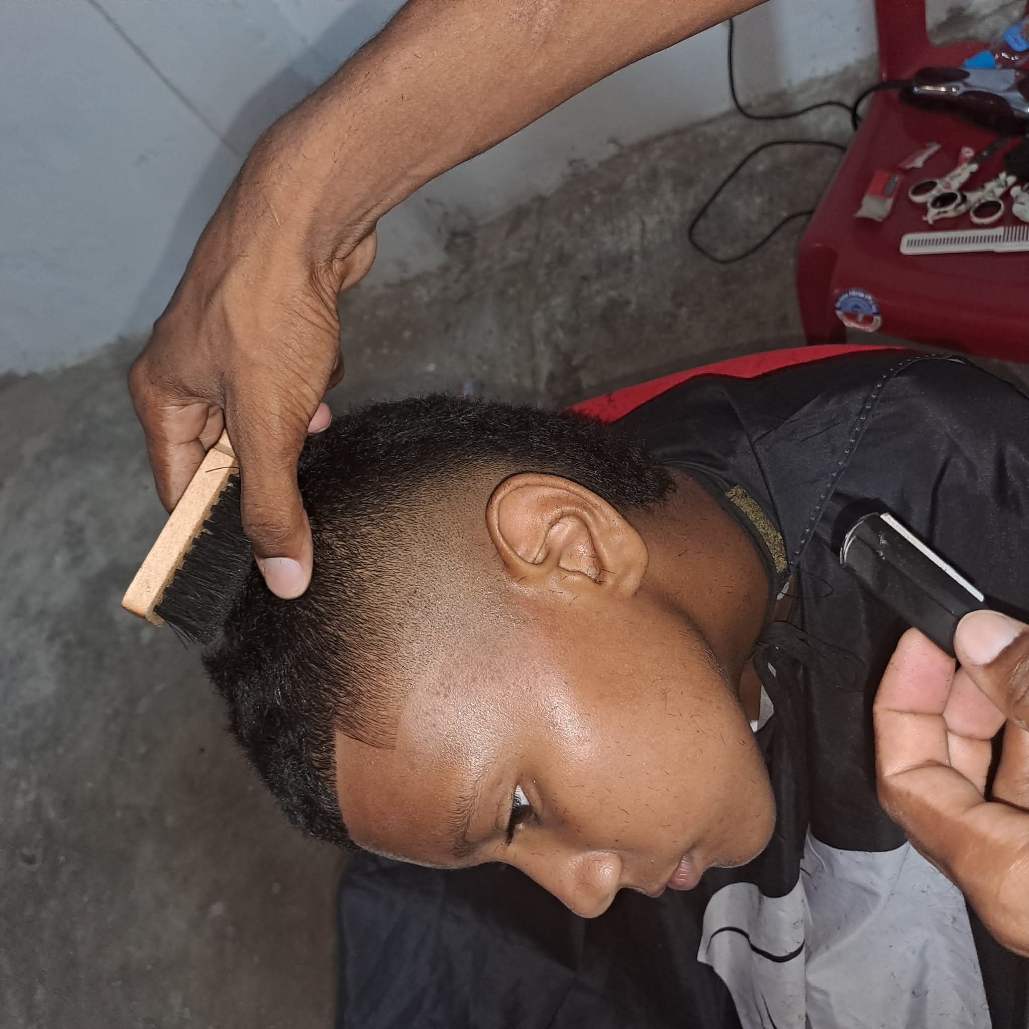 corte realizado por YOB4 BARBER