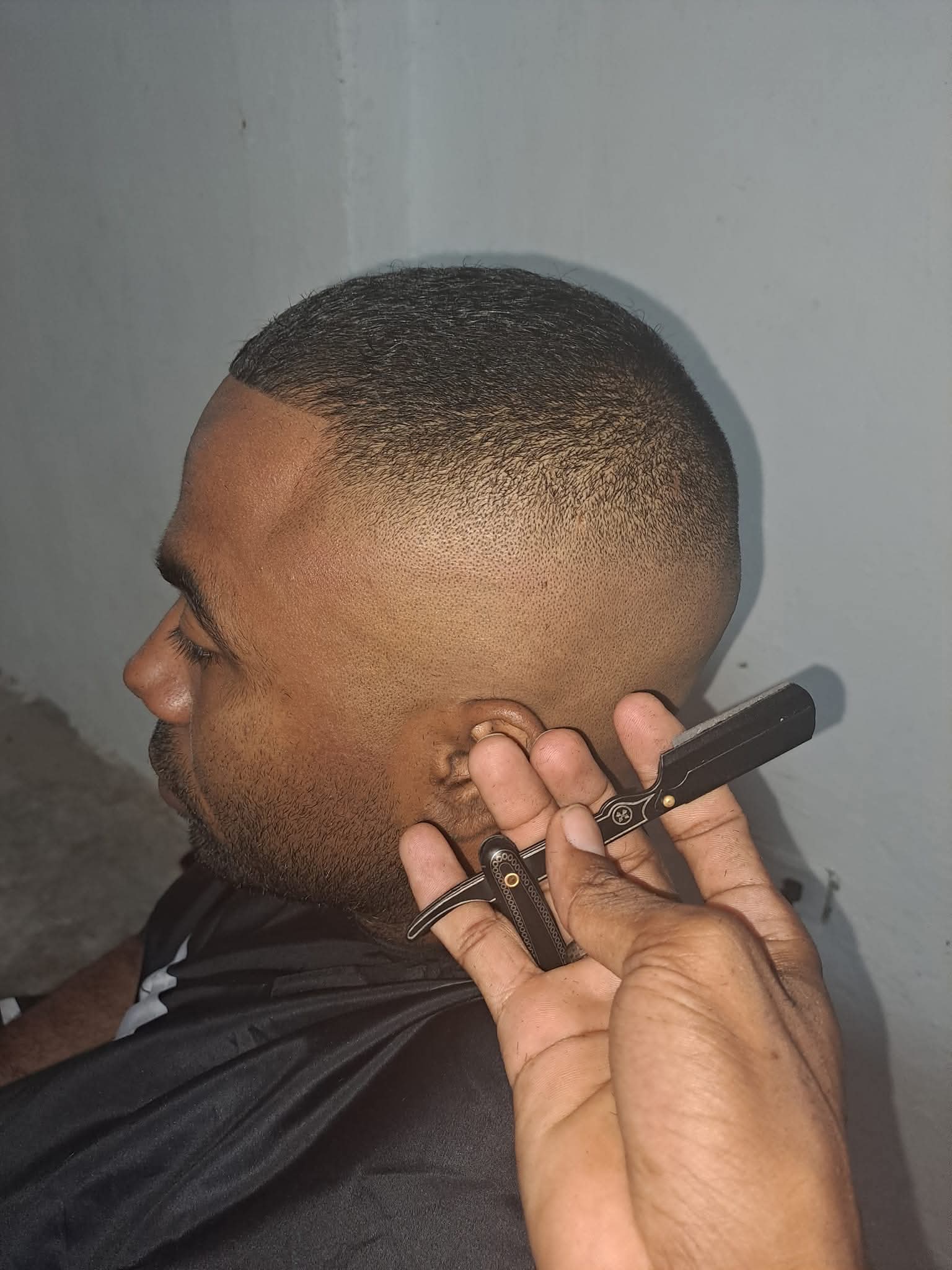 corte realizado por YOB4 BARBER
